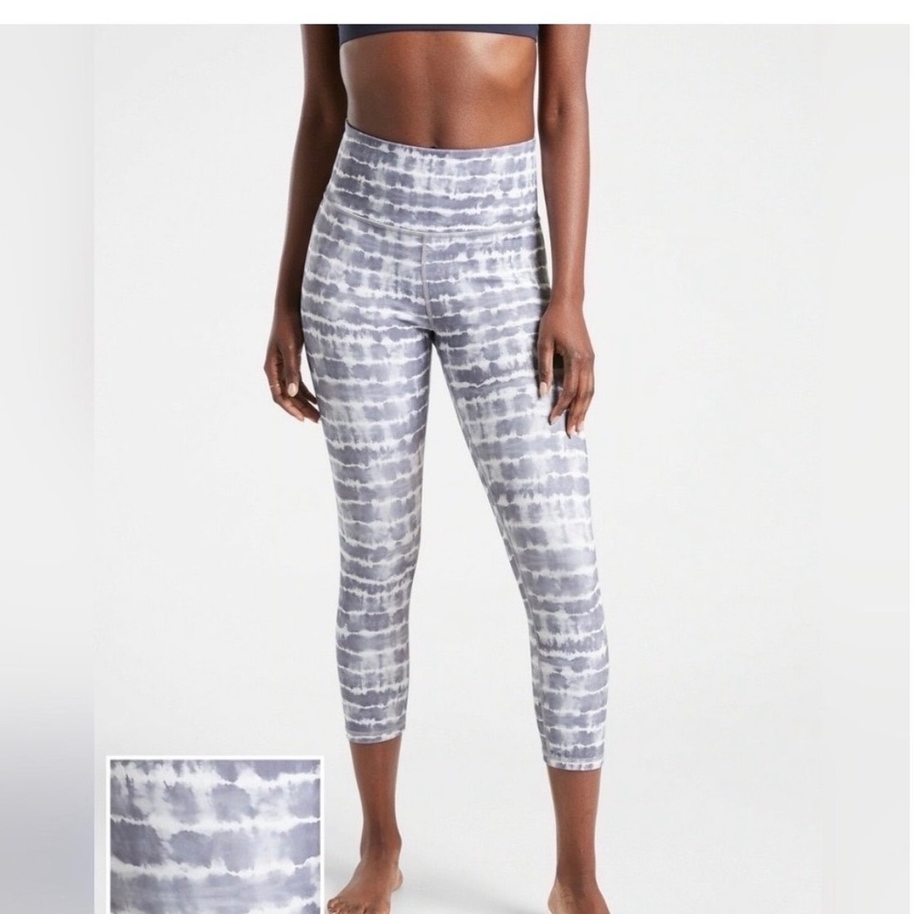 Athleta Elation Printed Capri Leggings Grey White Tie Dye Stripe Yoga Womens S
